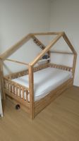 Kinderzimmer Hausbett, Schrank und Kisten