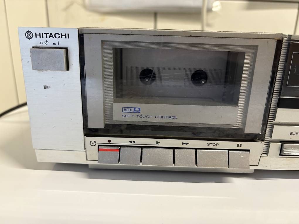 Lettore multimediale & Streamer: Lecteur cassettes Hitachi   – Usato da Martigny venduto da Bethusy 1