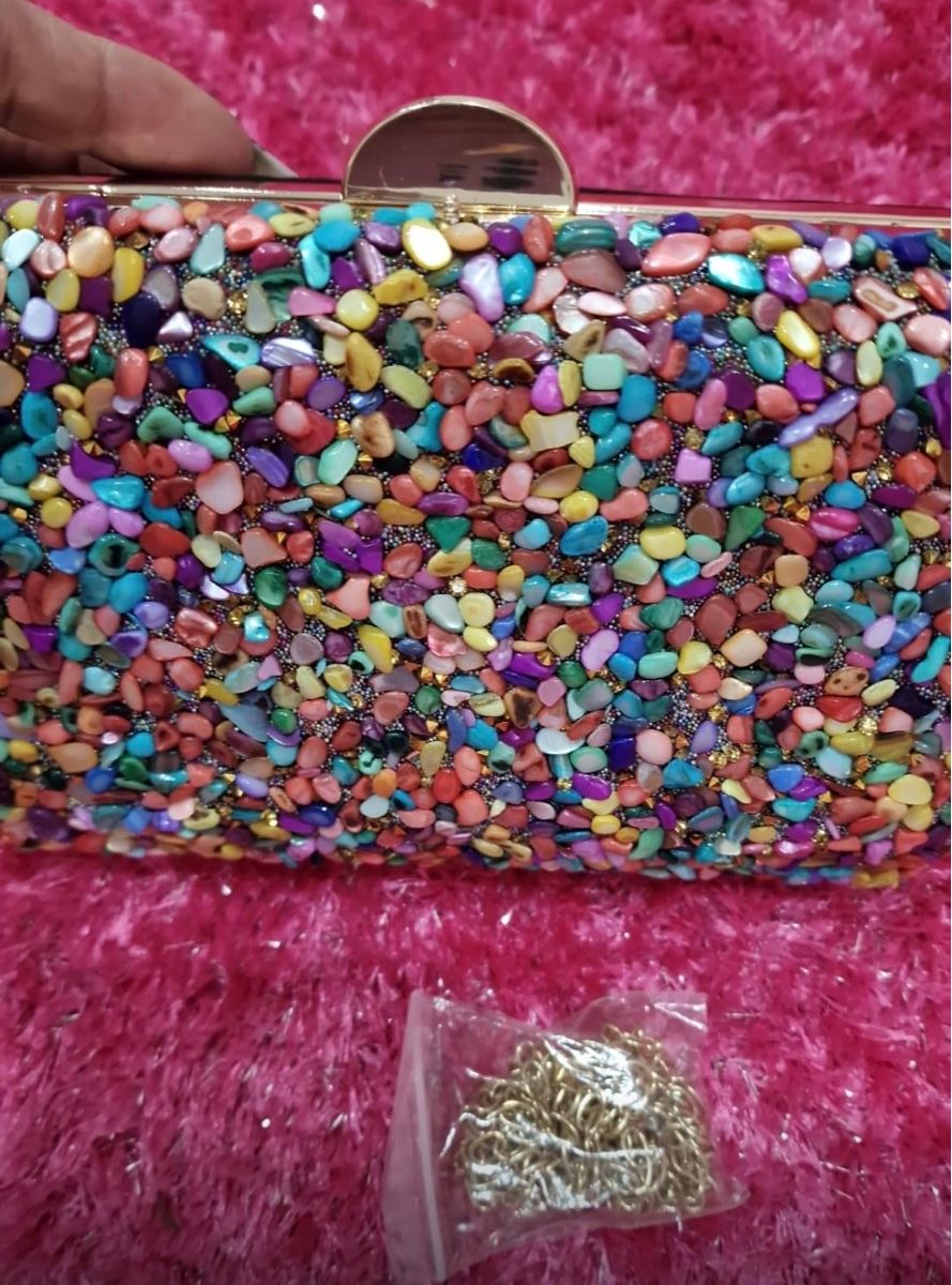Autres vêtements & accessoires: Pochette de soirée colorée avec perles 🤩 – Neuf (Voir description) à La Chaux de fonds par car_f9yg