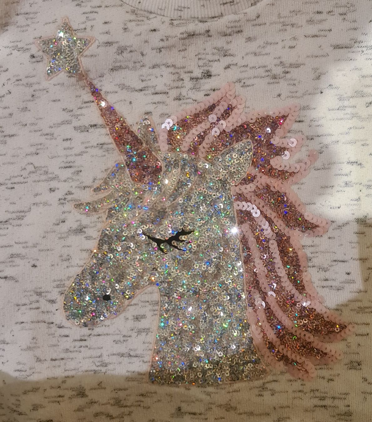 C&A Pulls et sweat-shirts: Süssee Einhorn-Pullover – D'occasion à Fehraltorf par Sumin 1