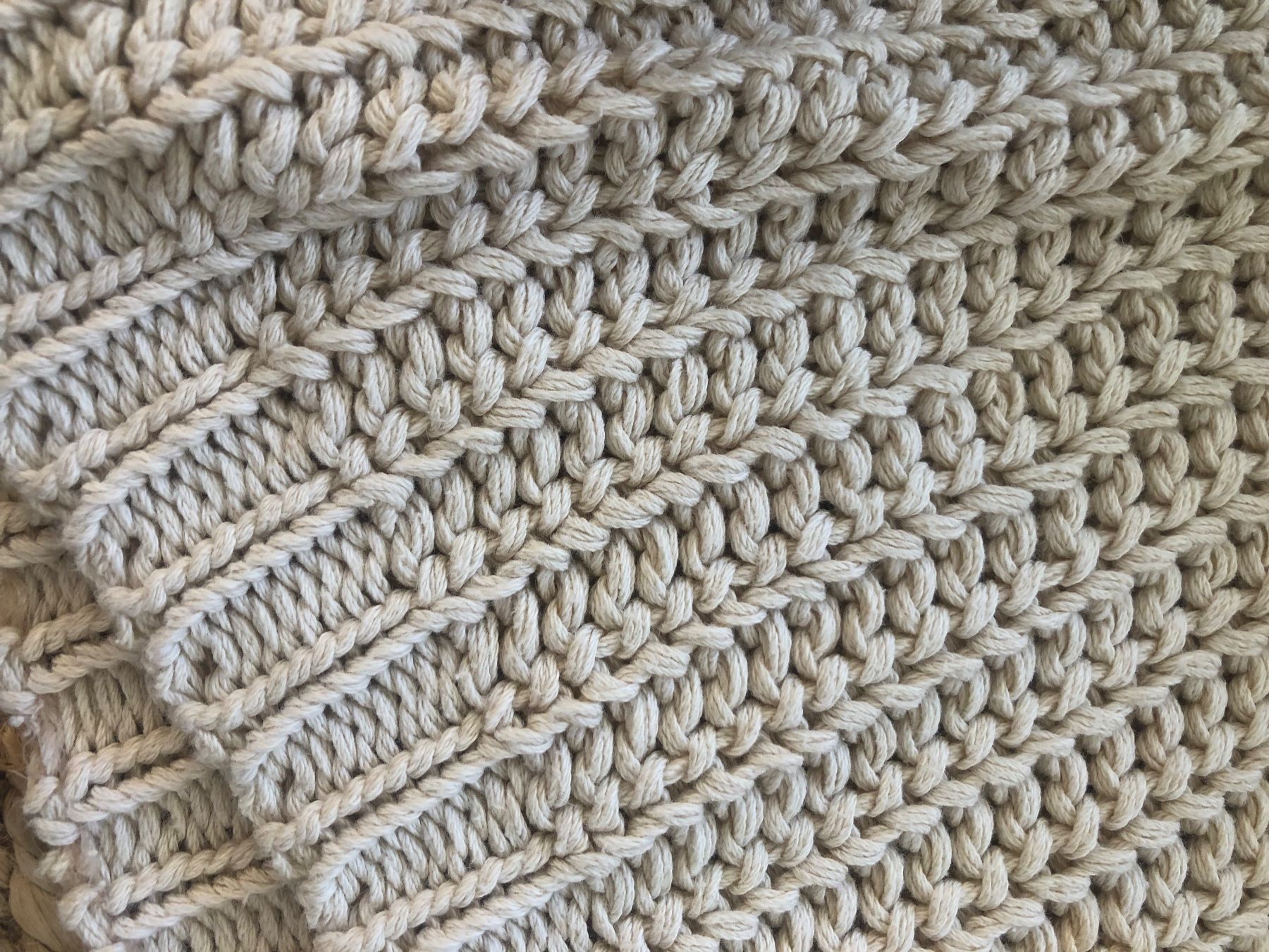 Pullover & Sweatshirts: Strickpullover «Skandinavisches Design» – Gebraucht aus Zürich von springsummer 4