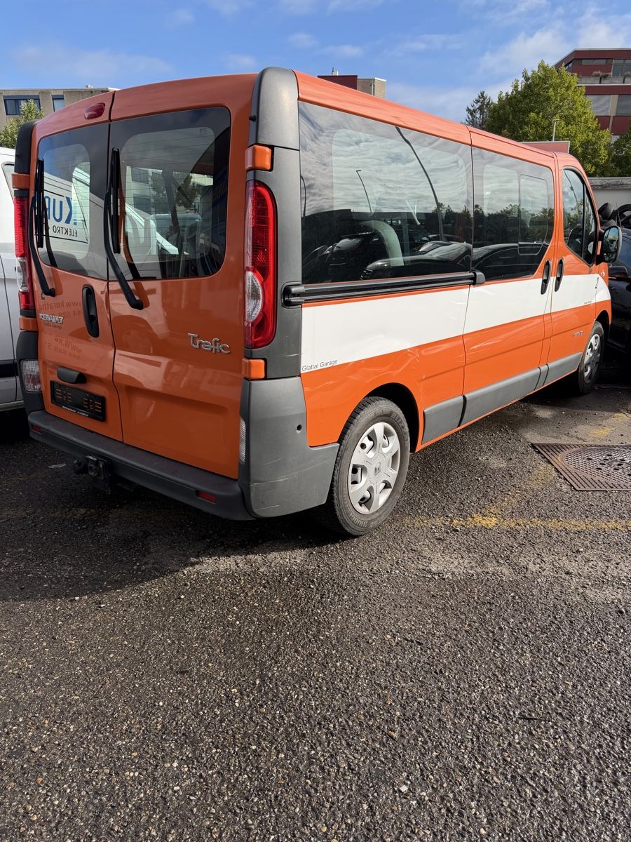 Renault Veicoli commerciali: Renault Trafic orange/weiss gebraucht – Usato da Dübendorf venduto da Rak1 4