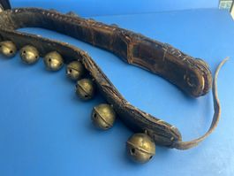 Antikes Pferde Geläut mit 16 Schellen ca. 4 cm.