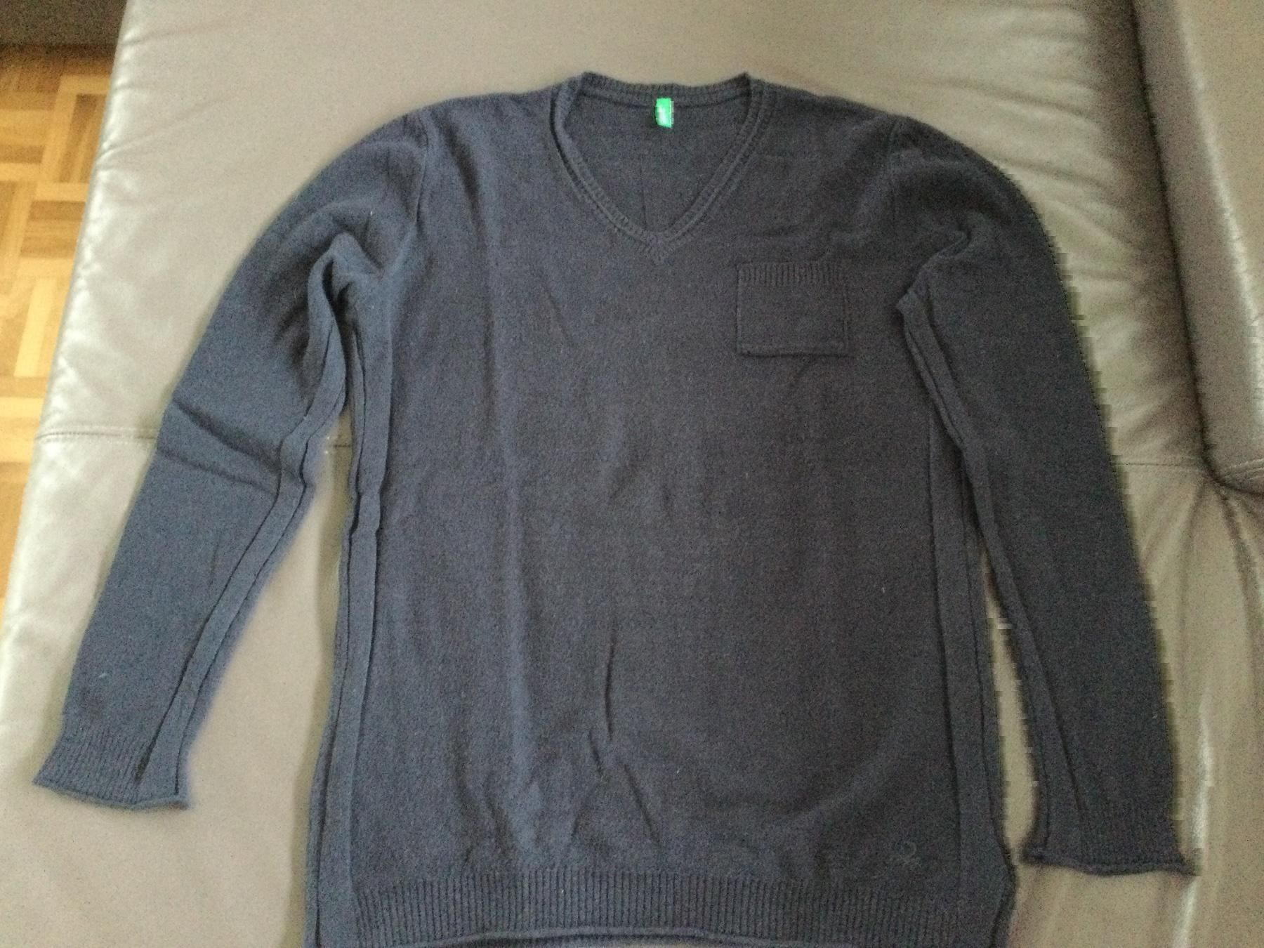 Benetton Pullover & Sweatshirts: Pullover V-Ausschnitt – Gebraucht aus Horw von Benny017