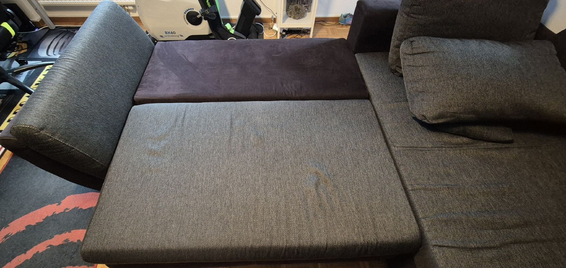 Sofas: Ausziehbares Bettsofa mit Stauraum – Gebraucht aus St. Ursen von Jack_Winzi 1
