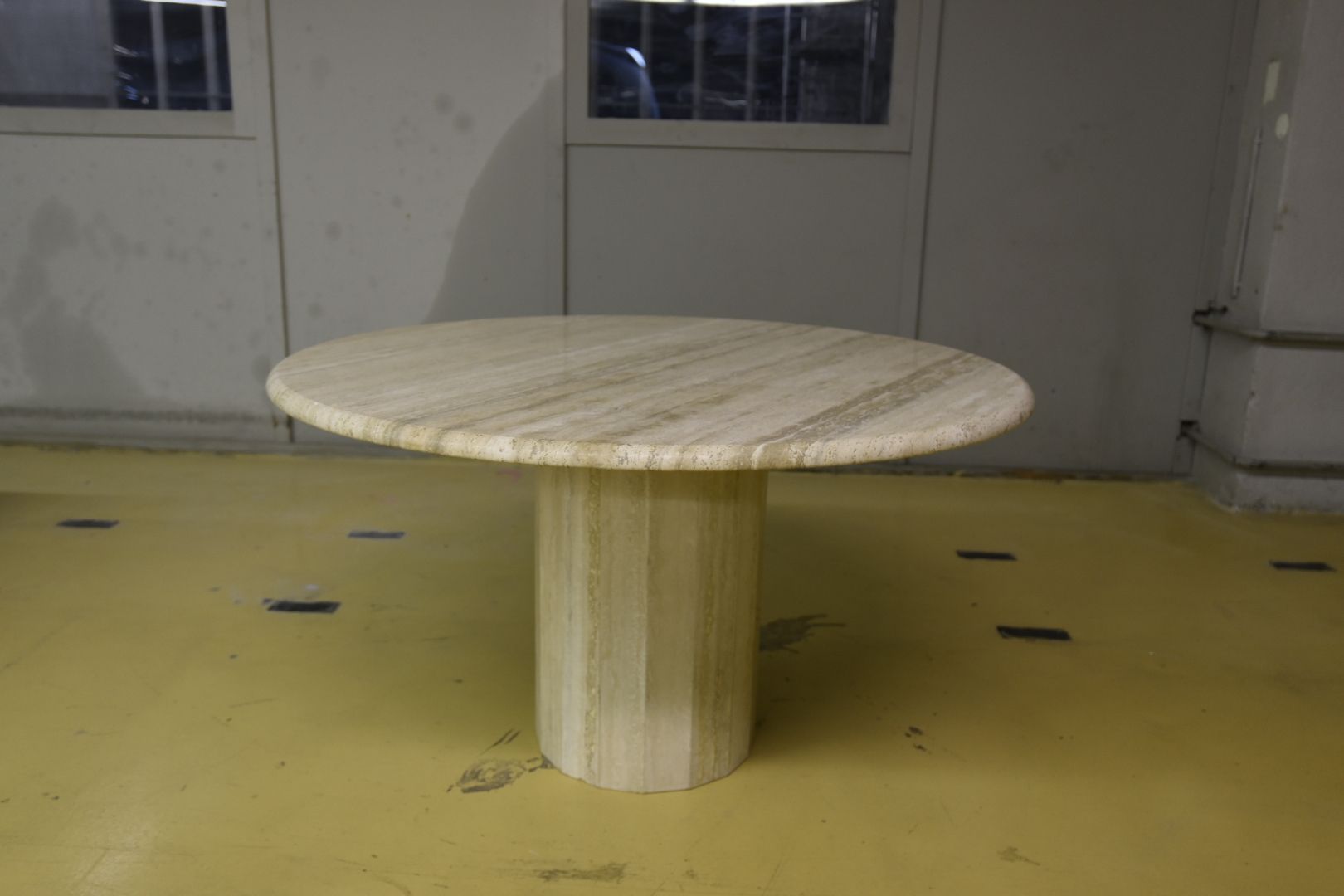 Tavoli: Designer Tisch aus Travertin – Usato da Lichtensteig venduto da UsedIN