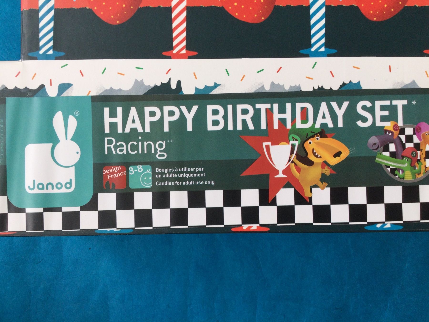 Tutte le decorazioni: Janod Happy Birthday Set. Racing. Neu – Nuovo e nell'imballaggio originale da S. Pietro venduto da pic_mc9g 2