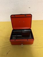 Kassette / Geldkassette Rot mit Schlüssel,  Zustand: OK!