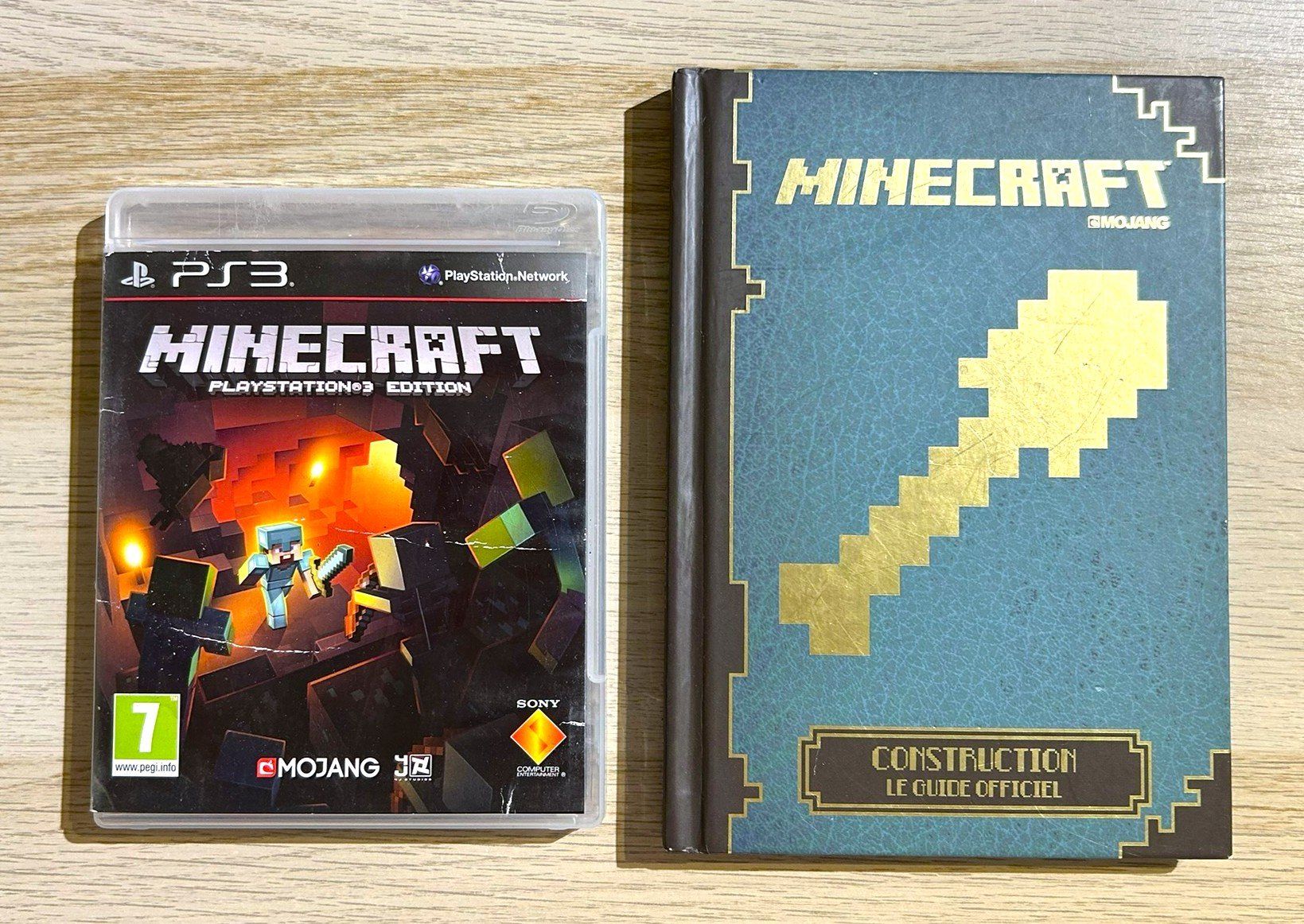 Sony Jeux: Minecraft PS3 + Minecraft Construction: Offizieller Buch – D'occasion à St. Gallen par Alpine.Arcade