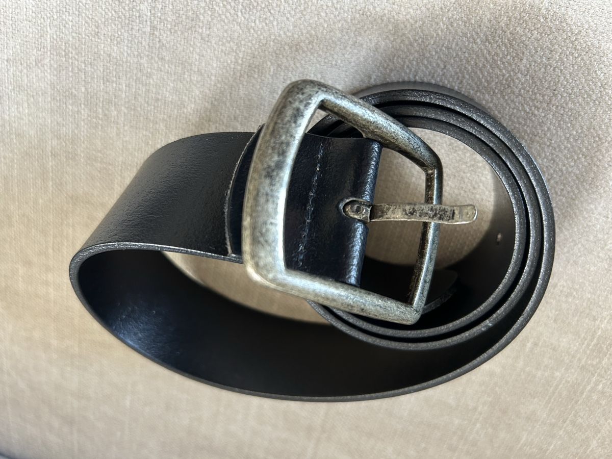 Ceintures: Ceinture noire en cuir 90 cm – D'occasion à Neuchâtel par Yaya2020