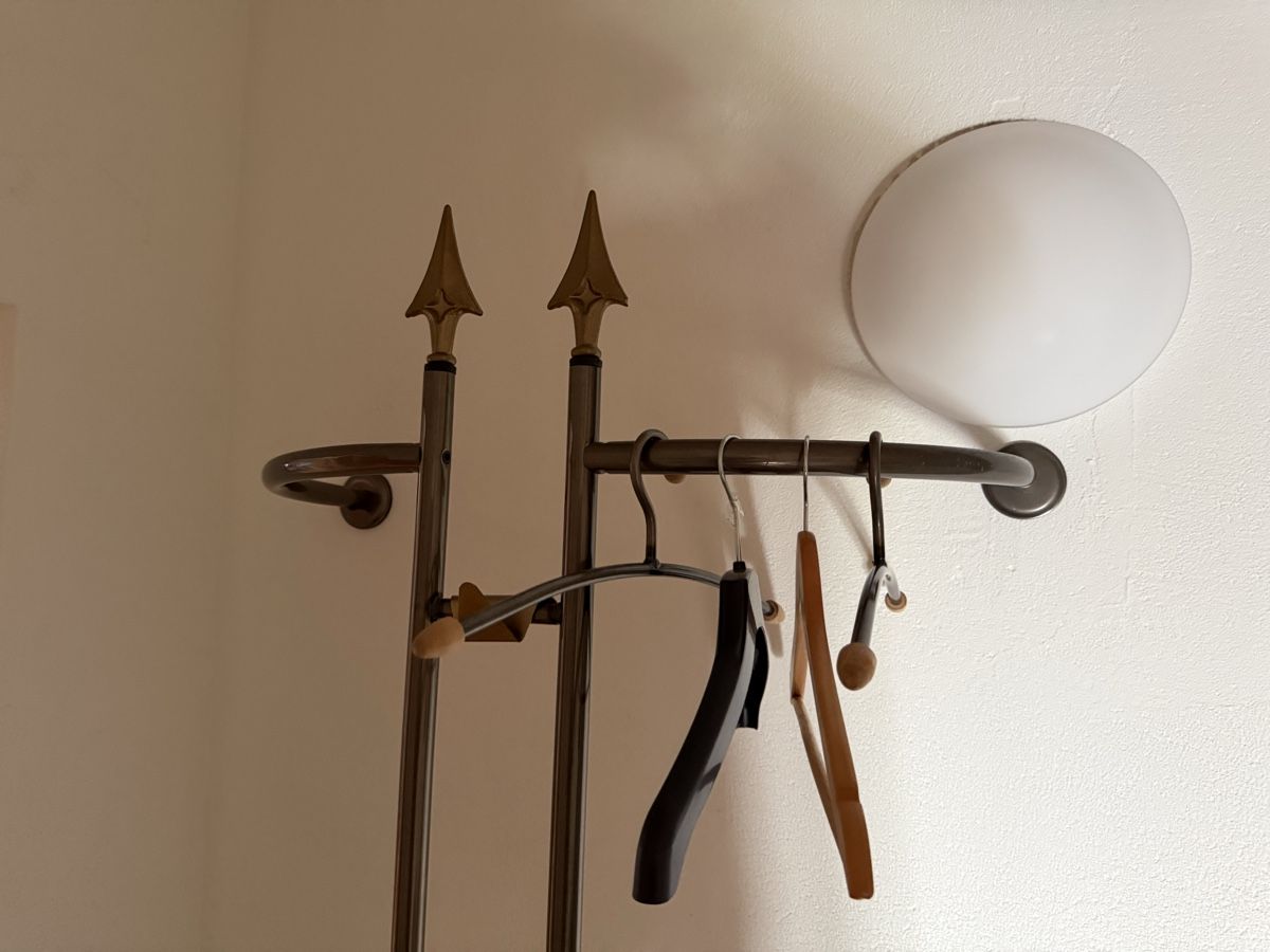 Interio Guardaroba: Kleiderständer Metall Design mit Pfeilspitzen gebraucht – Usato da Rapperswil SG venduto da Thunderthumb 1