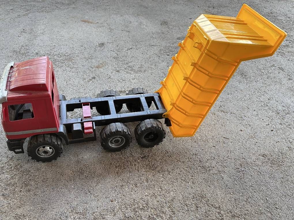 Spielzeuge: Kipplastwagen – Gebraucht aus Reiden von kitti02 3