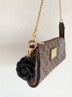 Kamelie Taschenanhänger schwarz