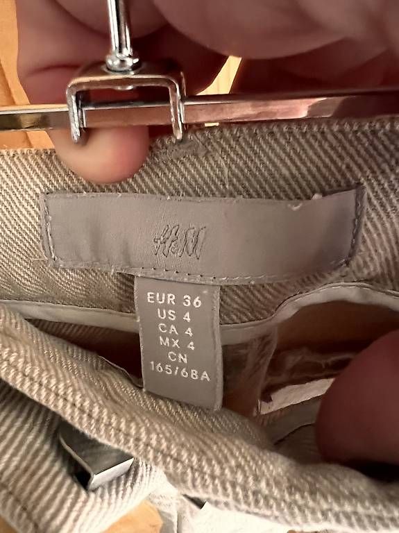 H&M Pantaloni: Shorts beige Grösse 36 – Usato da St. Niklausen LU venduto da Mimmi86 3