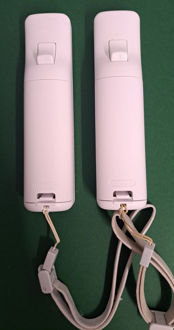 Nintendo Controller: Nintendo wii Controller 2x – Usato da Biel/Bienne venduto da Sasha4u 2