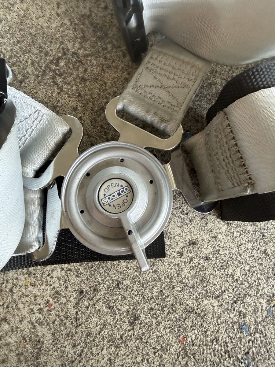 Tutti pezzi di ricambio auto: Sparco / Schroth 4 Punkt Renngurte – Usato da Mirchel venduto da Hilal1994 5
