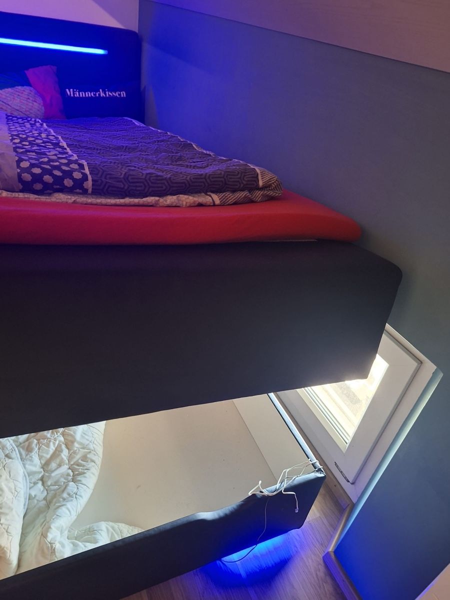 Letti: Boxspring Bett mit LED-Licht, und USB-Anschlüssen – Usato da Sommeri venduto da L.DiNi 1