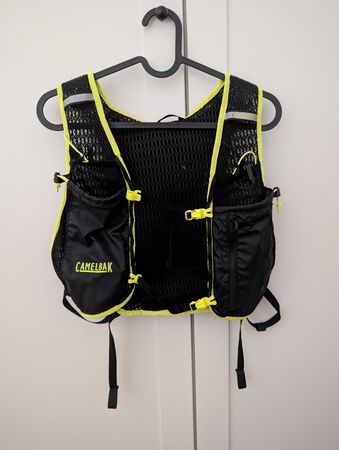 Camelbak Laufweste Trail Run Schwarz Gelb guter Zustand