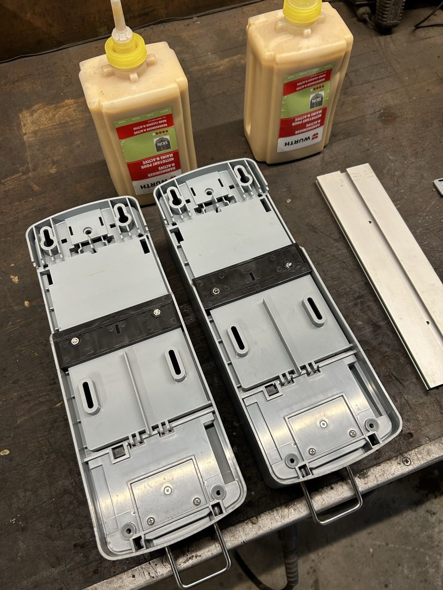 Portasapone: Garage Würth Seifenspender – Usato da Gampelen venduto da ste_r6hj 7