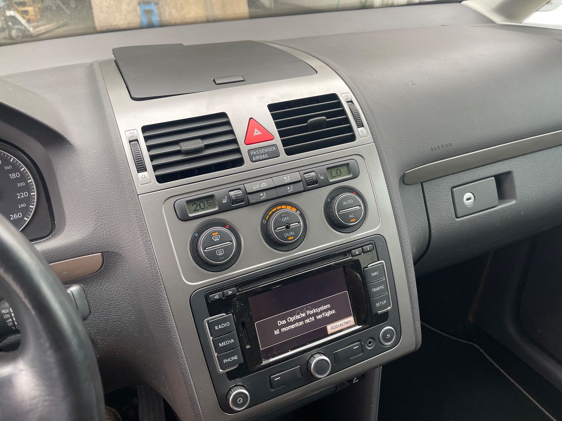 VW Autos: VW Cross Touran 1.4 TSI 7 Plätzer – Gebraucht aus Winterthur von CamperBau 7