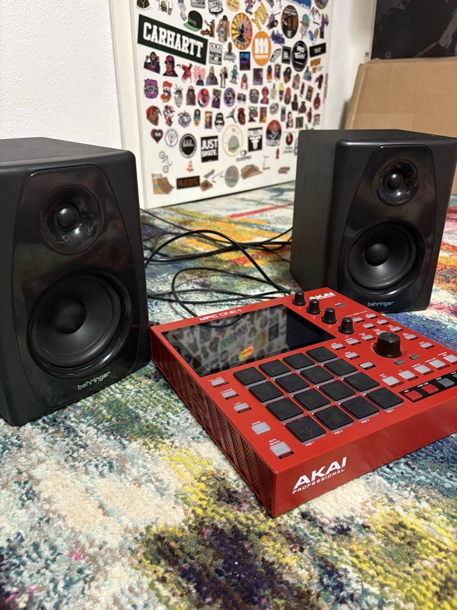Akai Musikinstrumente: Akai MPC One Plus + Behringer Monitoren – Gebraucht aus Gipf-Oberfrick von sid_h5fn