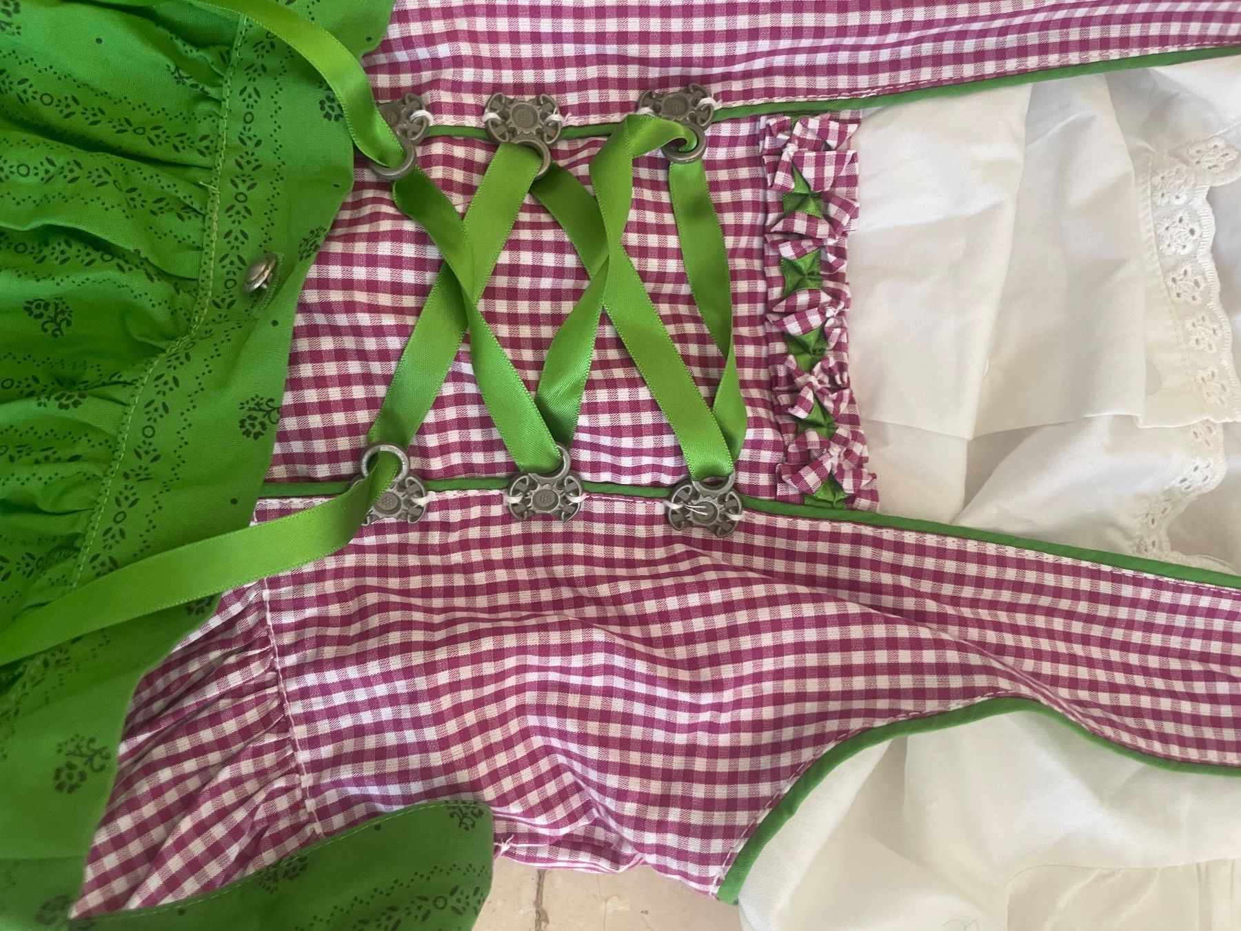 Vestiti & Gonne: Girls Dirndl inkl Bluse – Nuovo (secondo la descrizione) da Flüelen venduto da AU10 1