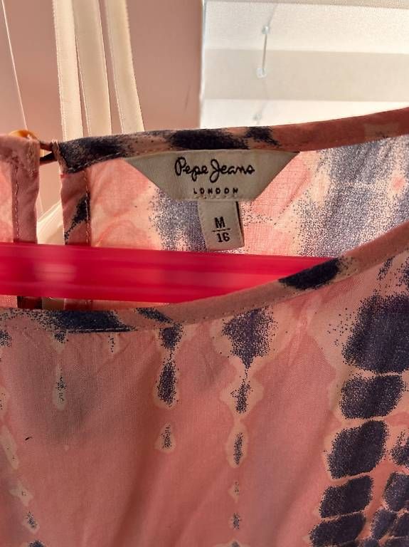 Pepe Jeans Robes: PEPE JEANS KLEID ROSA MIT BATIKMUSTER – D'occasion à Kriens par nat_9dyh 1