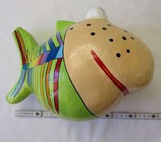 Lustiger design Fisch zum Aufhängen aus Pappe