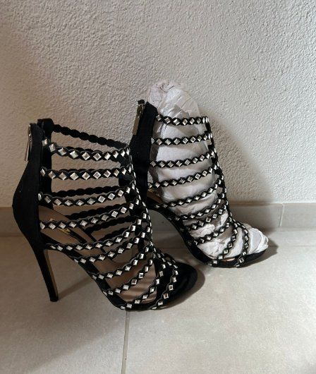 Damenschuhe: NEUE Sandalette schwarz-silber Gr. 36 - 241002 – Neu (gemäss Beschreibung) aus Küssnacht am Rigi von Schuhe-Secondhand