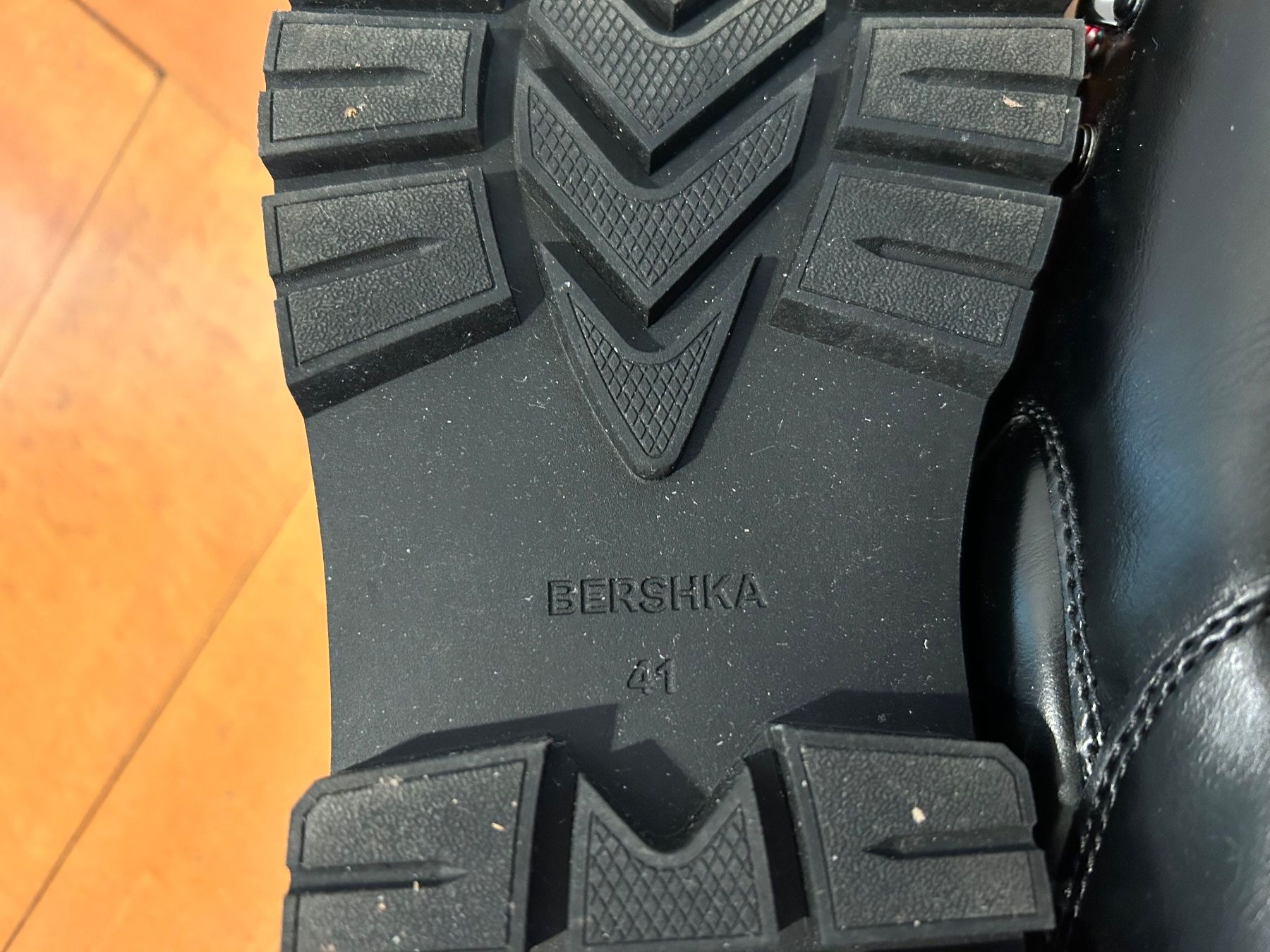 Bershka Scarpe da uomo: Schnürschuhe mit Metalldetails TrekkingStil Bershka Gr. 41 – Usato da Rorschacherberg venduto da Svebe 3