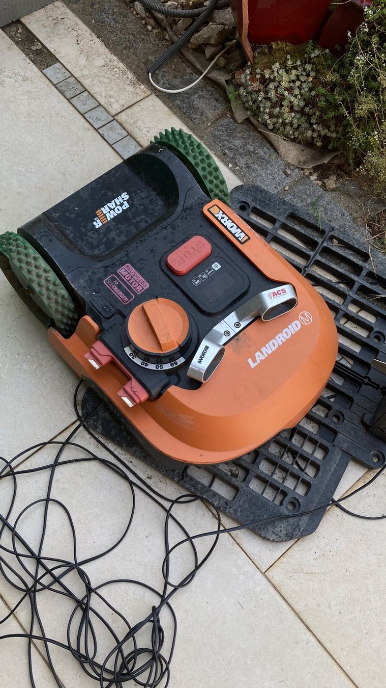 Worx Rasenmäher: Robot tondeuse Worx WR141E – Gebraucht aus Crissier von Erlaser