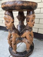 Holzhocker geschnitzt Figuren Afrika Stammeskunst