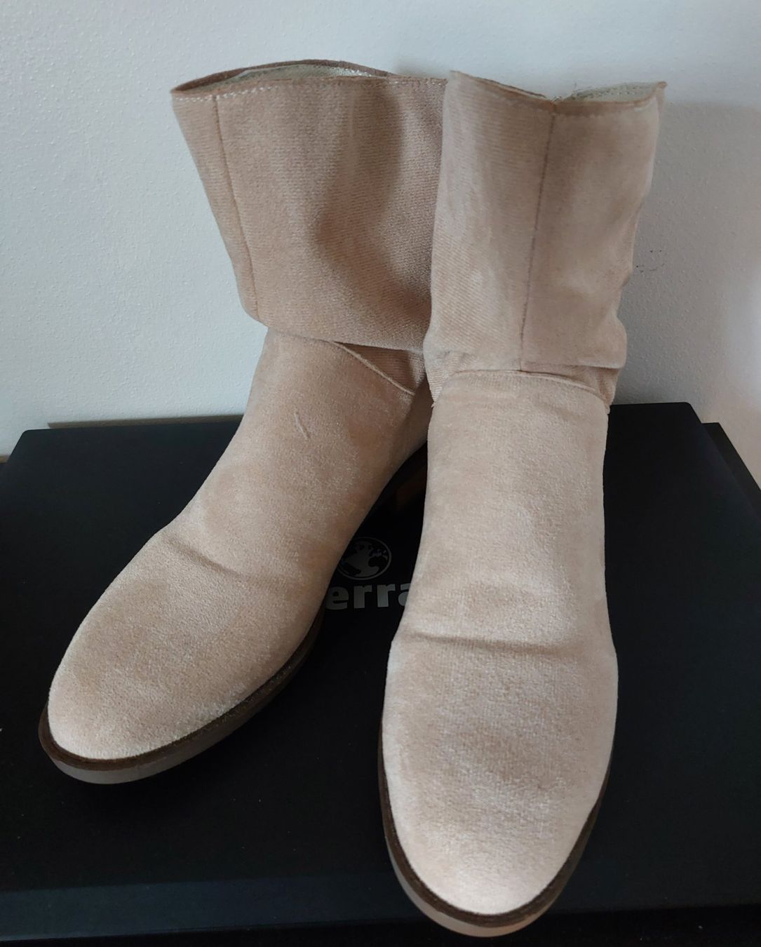Scarpe da donna: Neue Trend Sommer Stiefelette Gr.39 – Usato da Balsthal venduto da Trendline55 1
