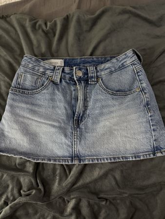 Mini Jeansrock, Grösse 32, hellblau, ideal für den Sommer