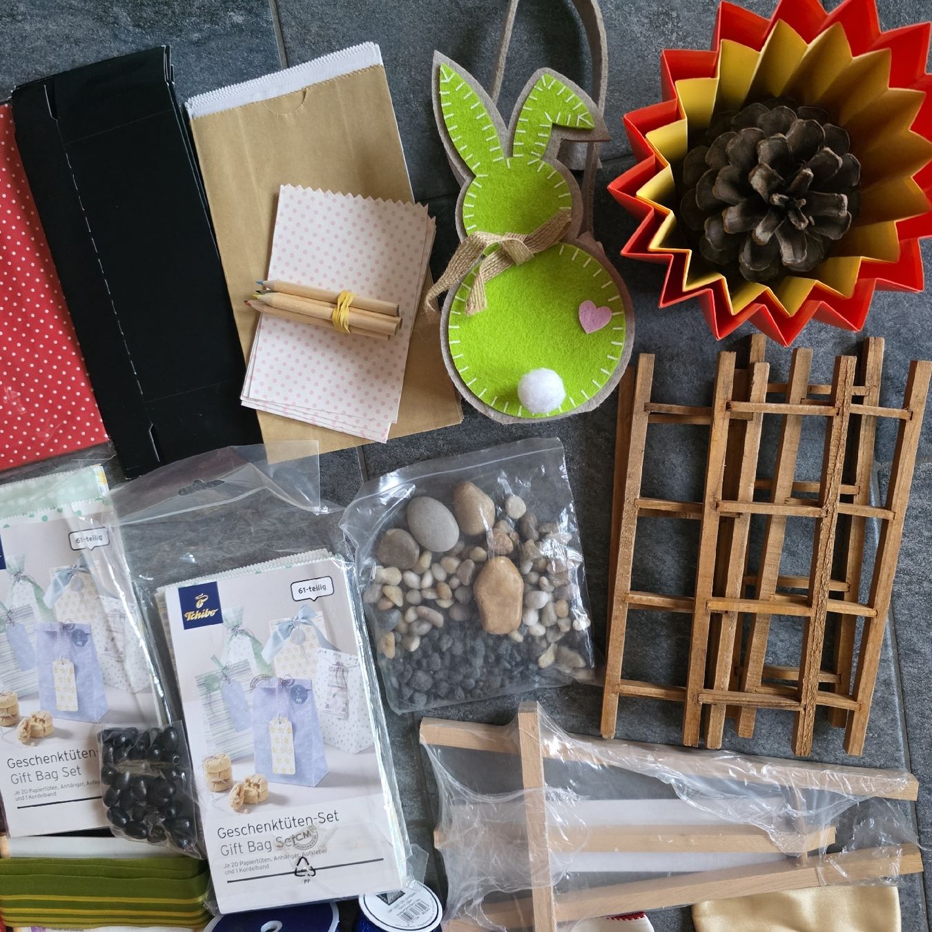 Kit bricolage: Bastelset Gross: Geschenkbaender, Deko, Steine u.v.m. – Nuovo (secondo la descrizione) da Rheinsulz venduto da Gilea 2