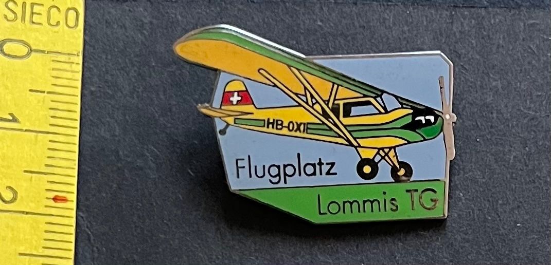 Swiss Placchette & Badge: Flugplatz Lommis TG,/ Pin – Usato da Ostermundigen venduto da DaxKarten-75