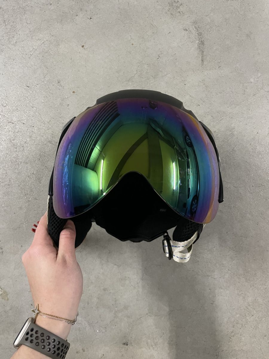 Caschi: Black Ski Helmet with Visor Size S – Usato da Cham venduto da vsgesser
