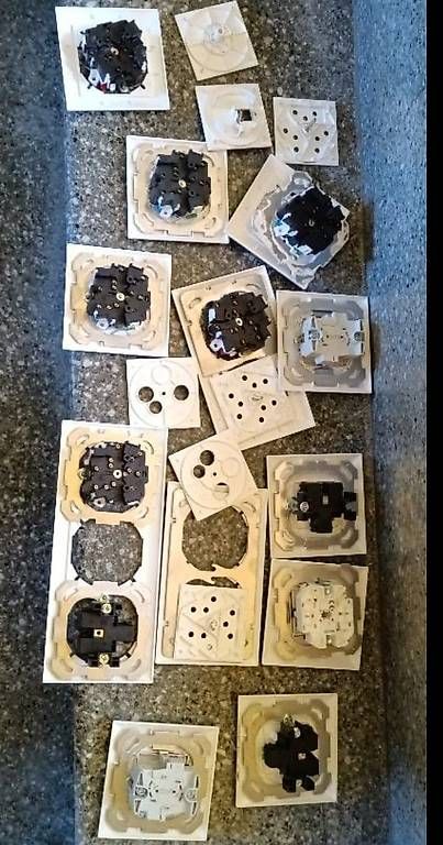Stecker: Lot d'interrupteur et de prises diverses  – Gebraucht aus Le Noirmont von jer_jzh5 1