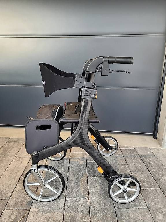 Ausili per la deambulazione: Rollator Carbon – Usato da Gelterkinden venduto da Cary90 3