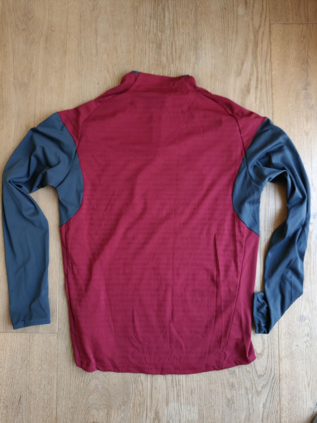 Arsenal Canottiere & Pantaloni: Arsenal Training Long sleeve – Usato da Bachenbülach venduto da Food4Thought 2