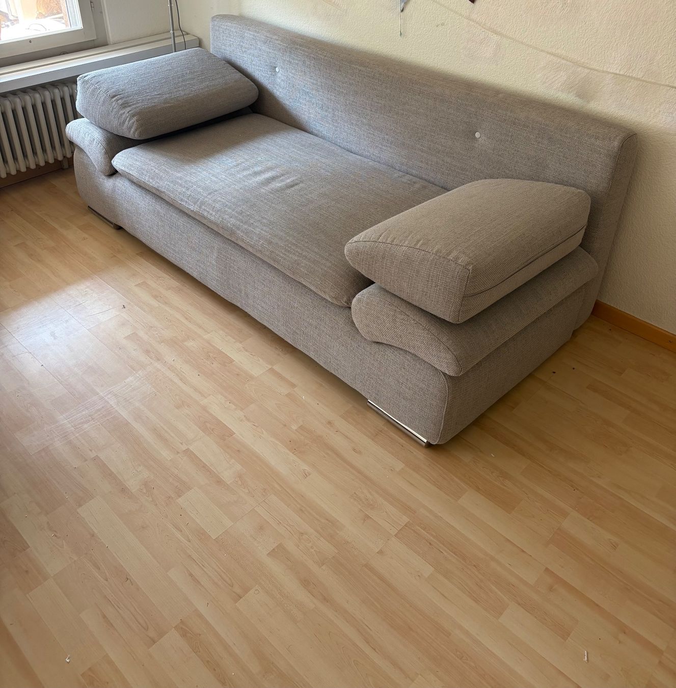 Sofas: Modernes, graues Schlafsofa in gutem Zustand – Gebraucht aus Zürich von vit_6hkt