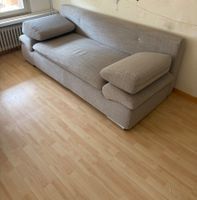 Modernes, graues Schlafsofa in gutem Zustand