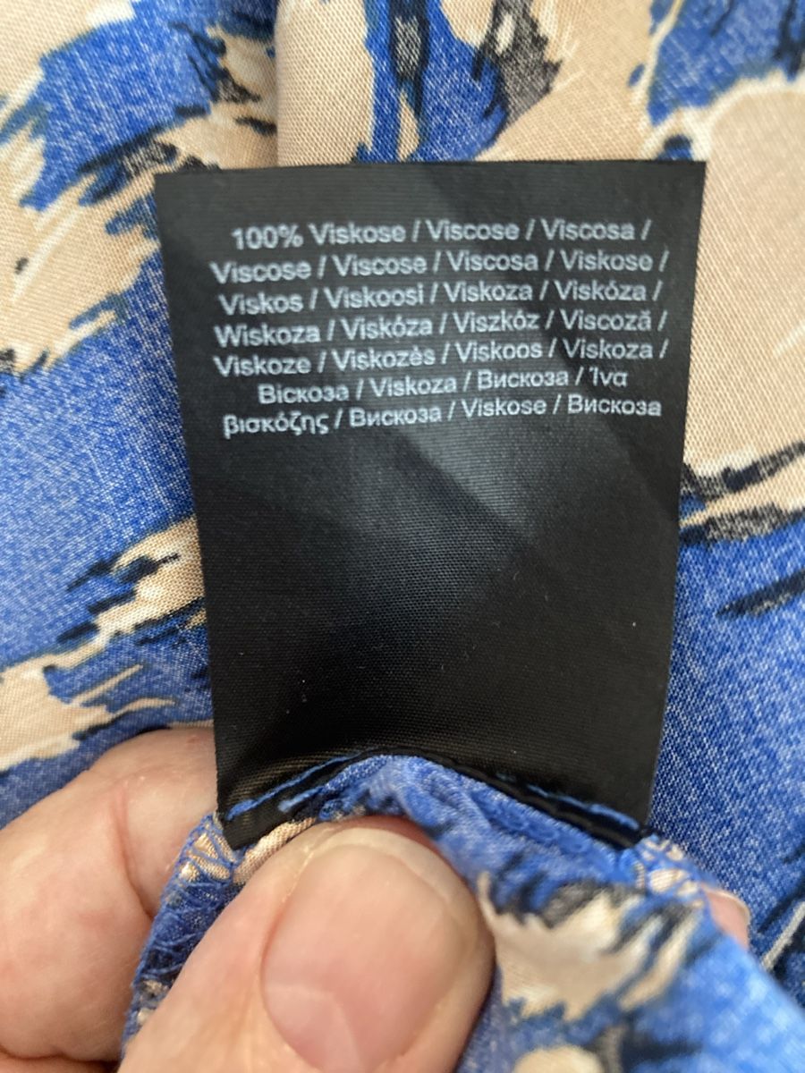 Comma Kleider: Kleid Comma Viscose Grösse 36 blau \beige – Gebraucht aus Zürich von fra_c6nh 6