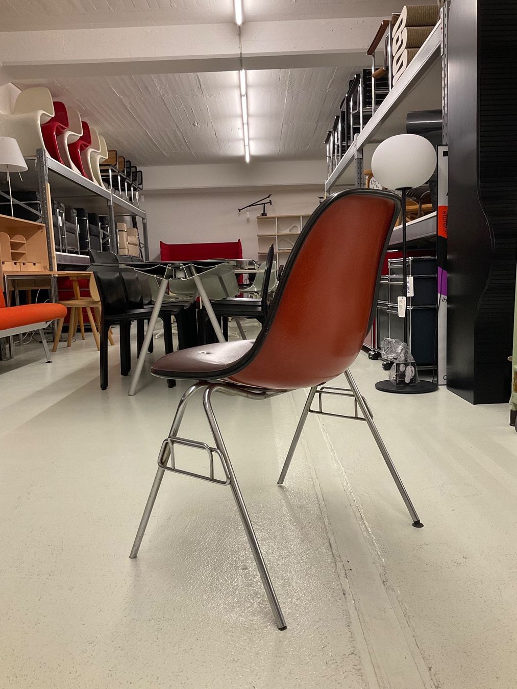 Vitra Stühle: Original Eames Fiberglass Sidechair von Vitra DSS – Gebraucht aus Zürich von vintage_design_sale