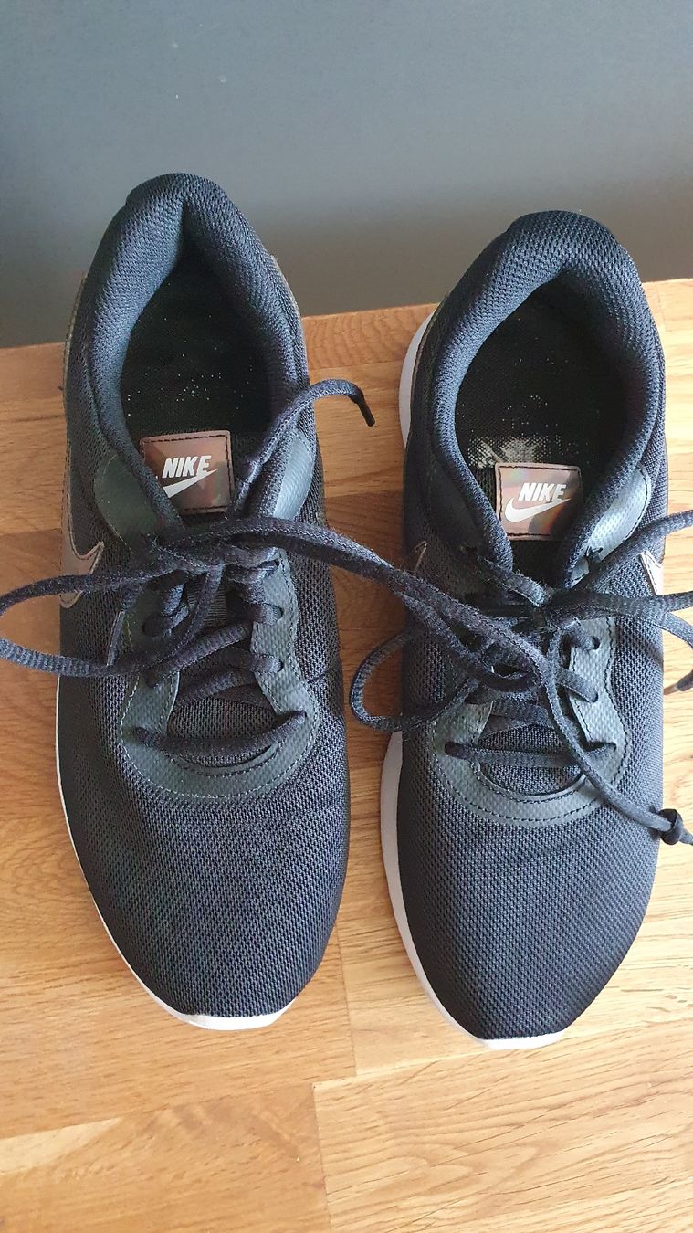 Nike Damenschuhe: Nike Turnschuhe schwarz Grösse 41 Top – Gebraucht aus Laufenburg von megane1959 1