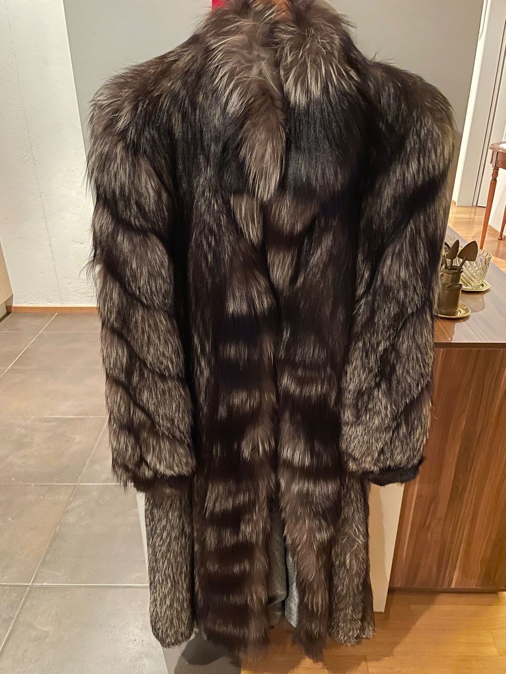Cappotti: Pelzmantel Silberfuchs Gr. 38 / 40 – Usato da Emmenbrücke venduto da Ladyboutique 1