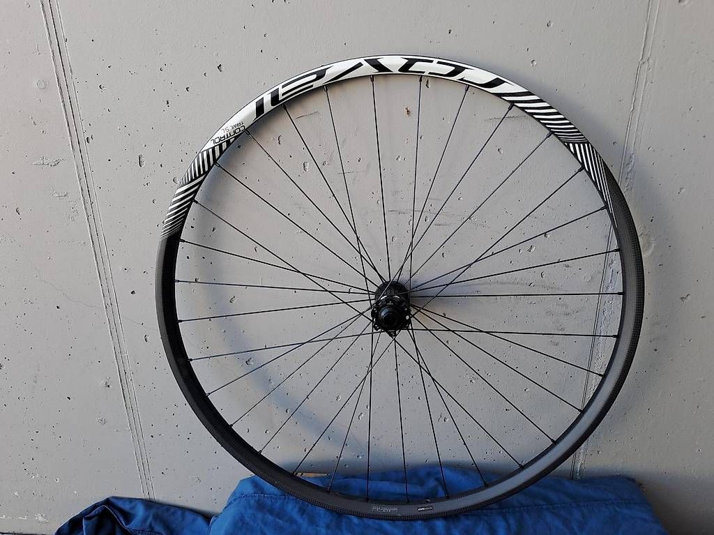 Specialized Ersatzteile: 29" Roval Control Trail SL Carbon Vorderrad, fabrikneu – Neu und originalverpackt aus Kappel am Albis von vv2