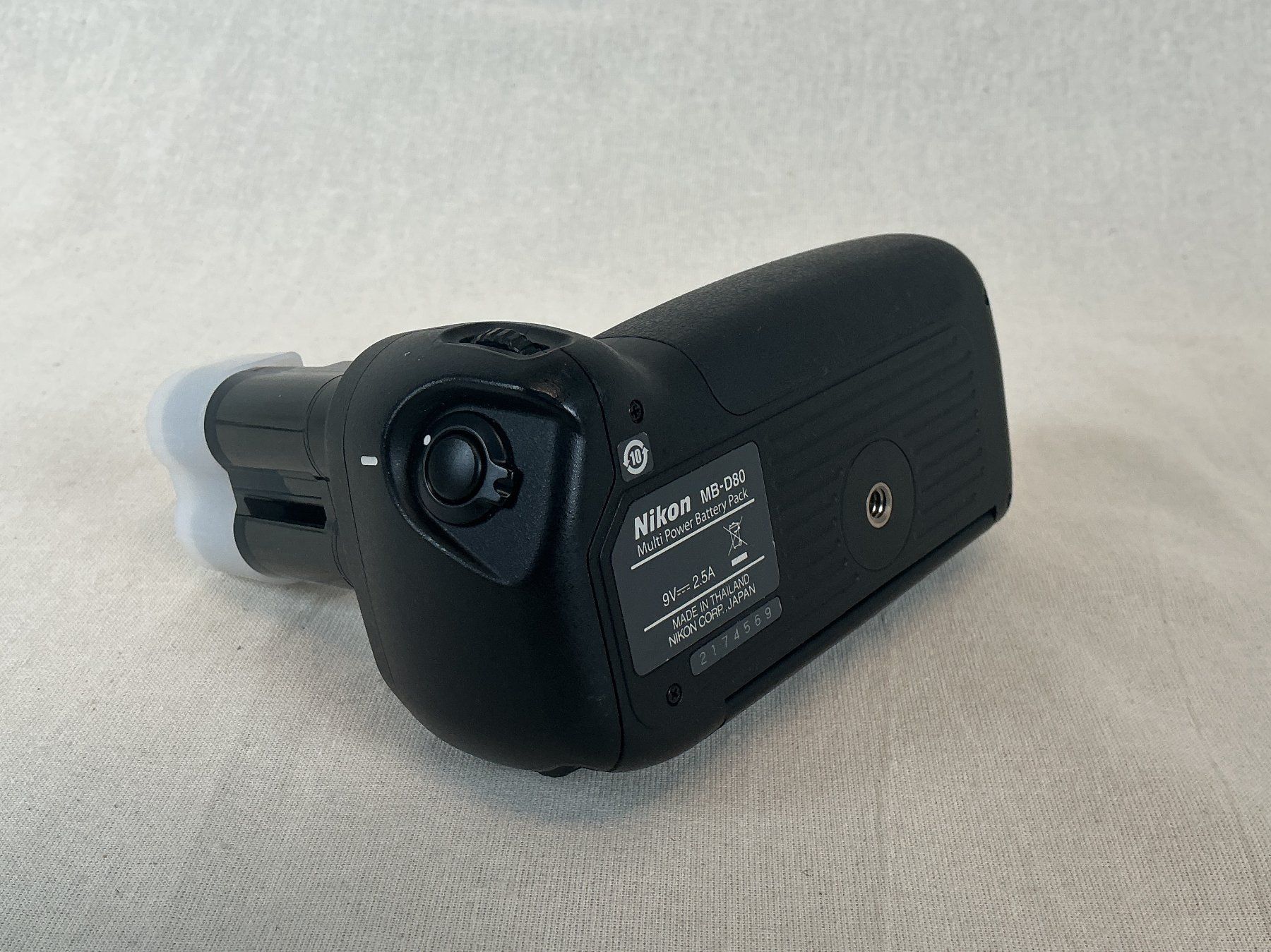 Nikon Accus: NIKON MB-D80 Multi Power Batterie – D'occasion à Richterswil par Restwert_Richterswil 1