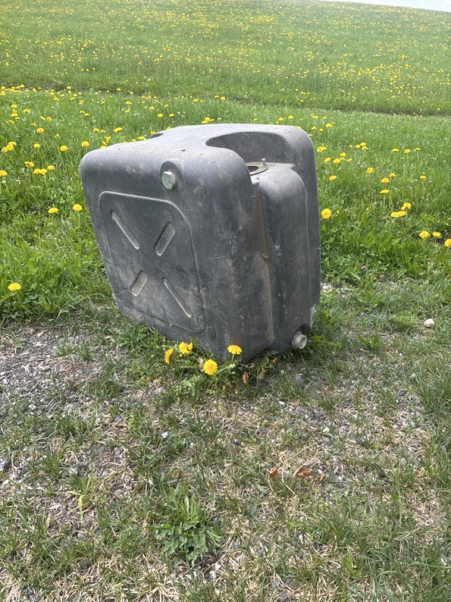 Sonstiges Fahrzeugzubehör: hydrauliktank  – Gebraucht aus Gibswil von Ocram012