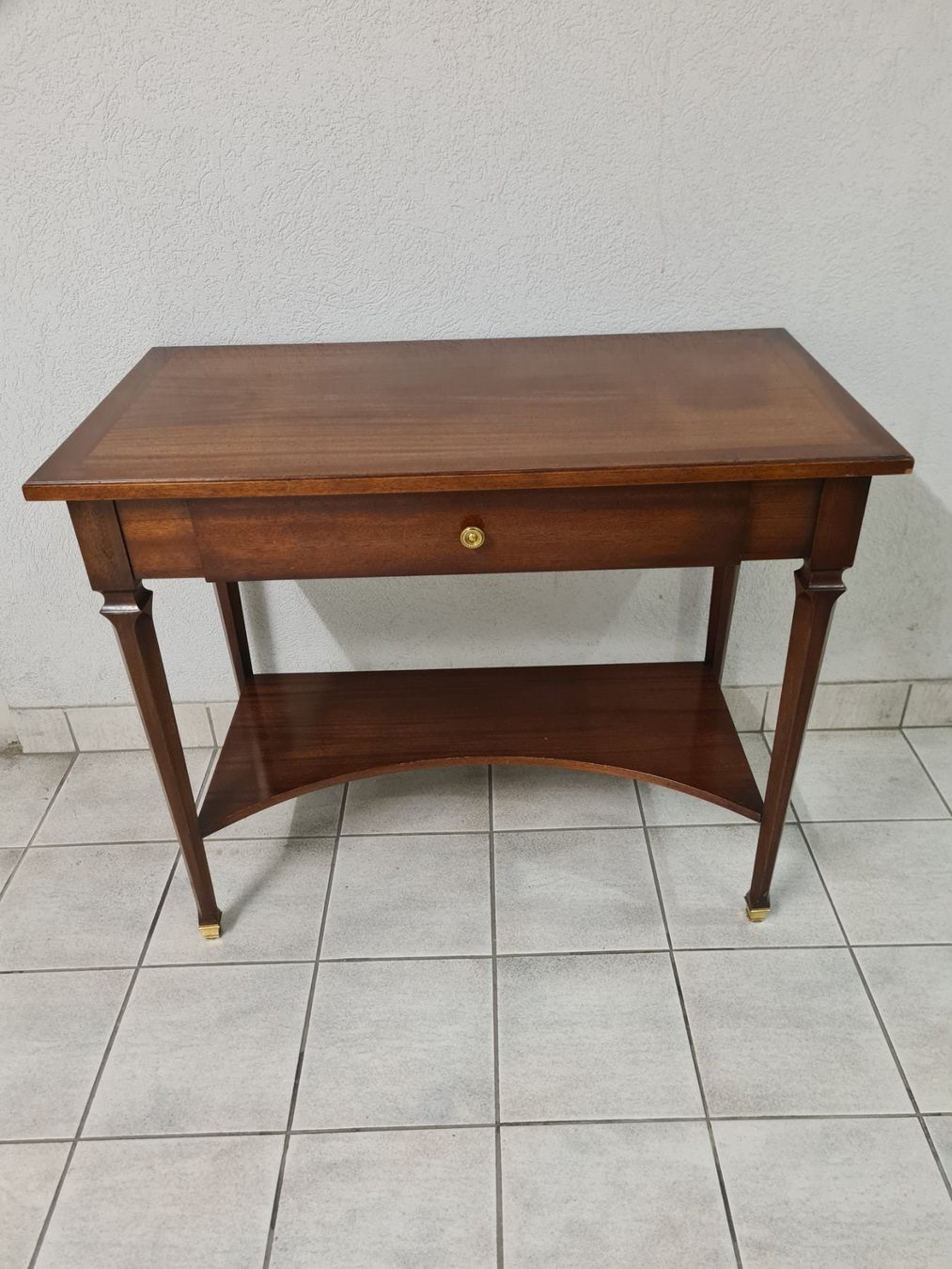 Schreibtische: Bureau petit – Gebraucht aus Monthey von 187-zeroo 1